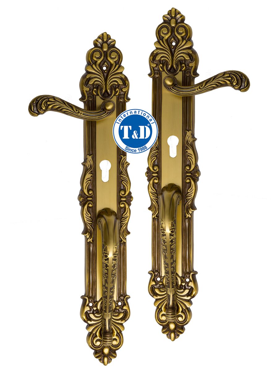 khóa cửa đại sảnh Trung Dũng